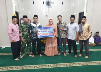 Hj. Aida, SH Serahkan Bantuan Dana Hibah untuk 3 Masjid dan 1 Musala di Lima Puluh Kota