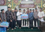 Tim IV Safari Ramadan Tanah Datar Serahkan Bantuan Rp10 Juta untuk Masjid Babussalam