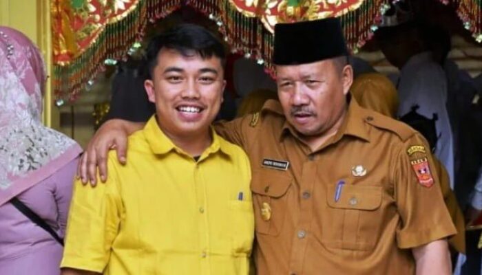 Bupati Agam Berikan Beasiswa Pada Guru Kesenian SMPN 1 Ampek Koto