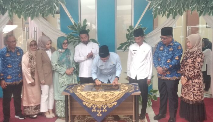 Bupati Khairunas Resmikan Gedung Poliklinik RSUD Solok Selatan