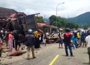 Rem Blong Kembali Terjadi di Panyalaian, Truk Pembawa Besi Rongsokan Hantam Lima Mobil dan Rumah