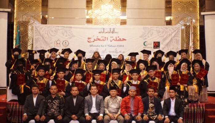Mahad Ibnu Zubair Padang Wisuda 33 Santri Bahasa Arab Angkatan II