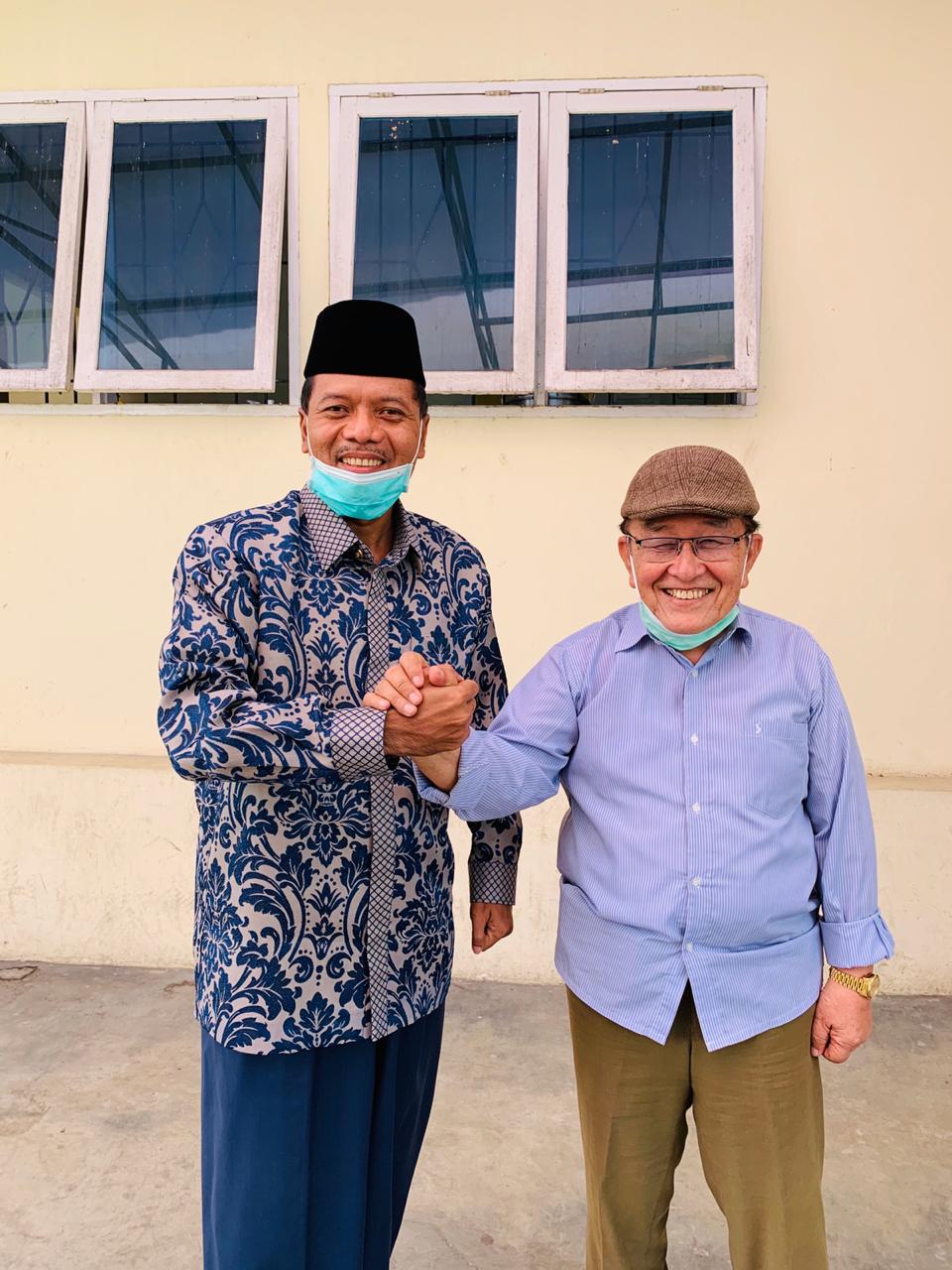 Momen duo mantan Bupati Lima Puluh Kota, Irfendi Arbi dan Alismarajo pada 2020 lalu. Saat ini Alis Marajo terbaring sakit di ICU RSUD Adnan Wd Payakumbuh. IST
