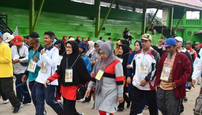 Calon Jemaah Haji Bukittinggi Ikuti Tes Kebugaran