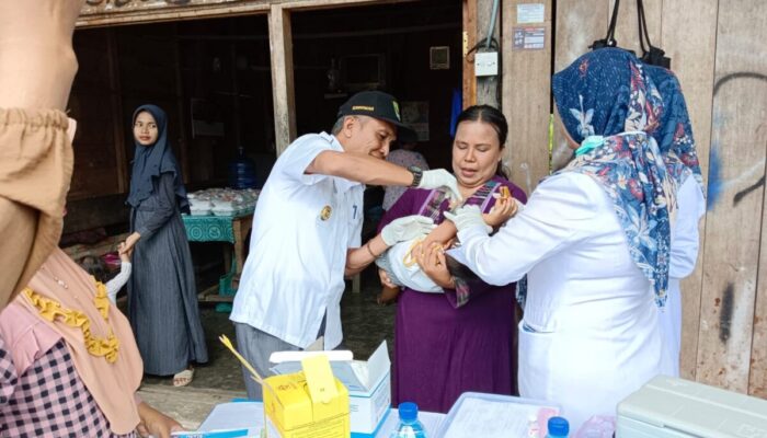 Nagari Sikucua Tengah Laksanakan Imunisasi Polio