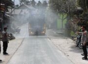 Bergerak Cepat, Tim Gabungan Bantu Bersihkan Jalan Dampak Abu Vulkanik Usai Erupsi Merapi