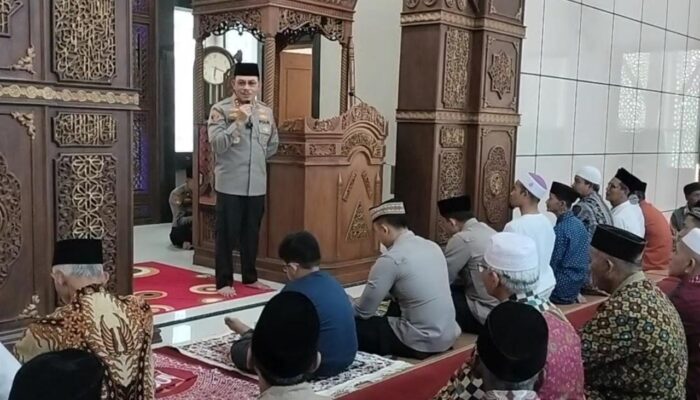 Kapolda Sumbar Gelar Jumat Curhat di Masjid Raya Pakan Raba’a Solok Selatan