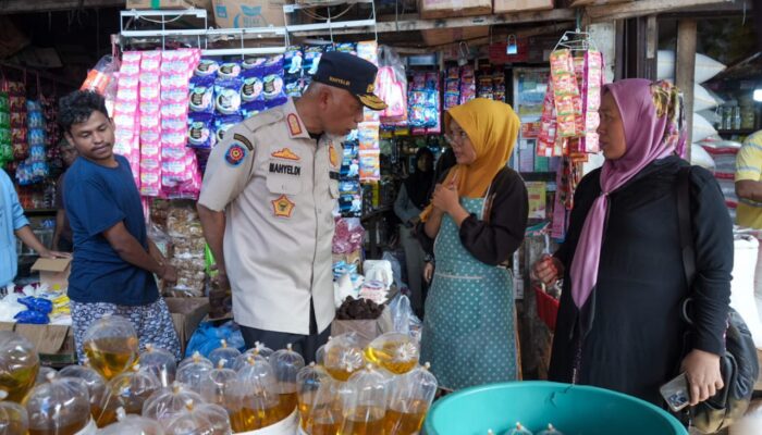Jelang Ramadan, Gubernur Sumbar Mahyeldi Tinjau Harga dan Ketersediaan Bahan Pokok