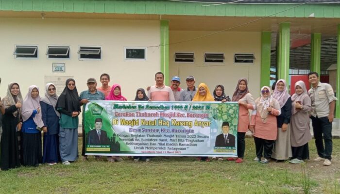 Sambut Ramadan, Pemerintah Desa Santur dan KUA Barangin Bersihkan Masjid Nurul Haq