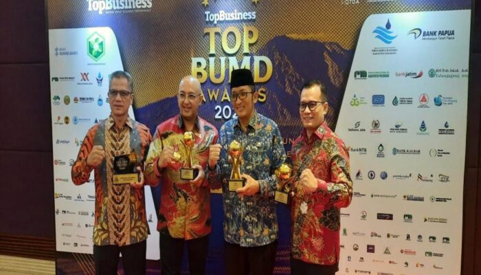 Walikota Hendri Septa Raih Top Pembina BUMD, Dirut Hendra Pebrizal CEO  Terbaik