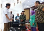 Pemko Bukittinggi Serahkan Bantuan Atensi untuk Penyandang Disabilitas