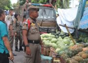 Lapak PKL yang Berjualan di Atas Fasum Ditertibkan Satpol PP Padang