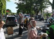 Kecamatan Padang Timur  Berbagi Takjil kepada Pengendara