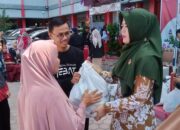 Sebanyak 800 Paket Dibagikan kepada Warga di Lingkungan Padang Timur