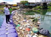 Wali Kota Padang Tinjau Pemasangan Kubus Apung di Pasa Gadang