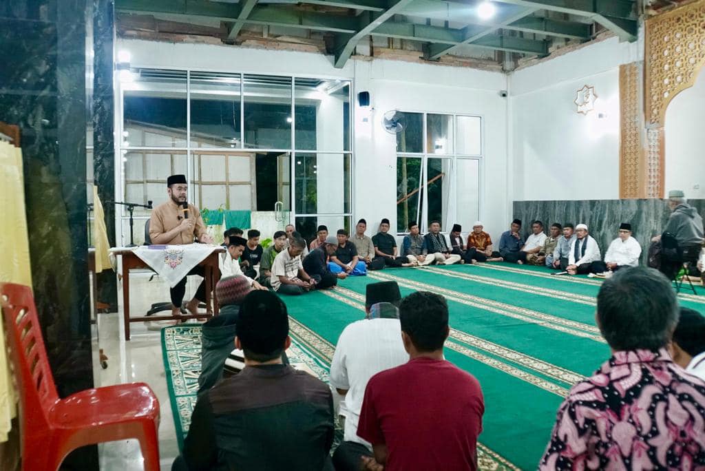 Wali Kota Padang Panjang H. Fadly Amran bersama rombongan Tim Safari Ramadan Pemko Padang Panjang di Masjid An-Nur. APIZRAJOALAM