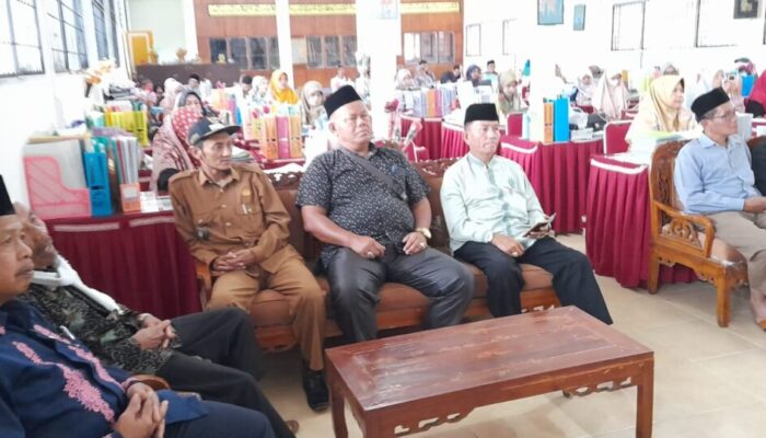 Pisah Sambut Kepala SMAN 1 Batipuh Tanah Datar Berlangsung Haru