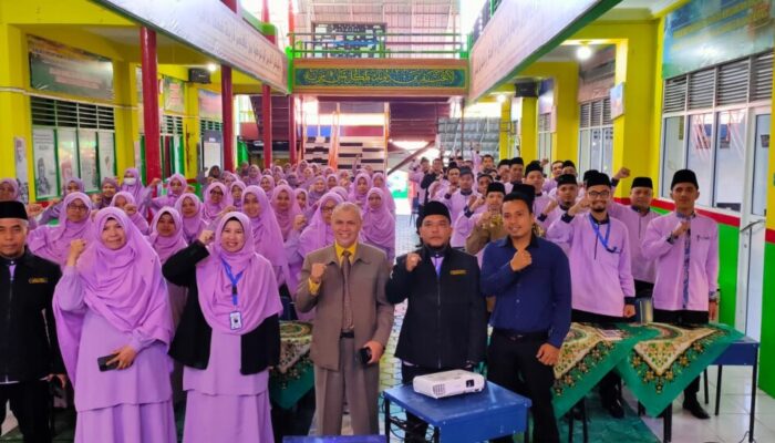 Tingkatkan Kualitas Pendidikan, Pontren Kauman Padang Panjang Seluruh Guru dan Karyawan