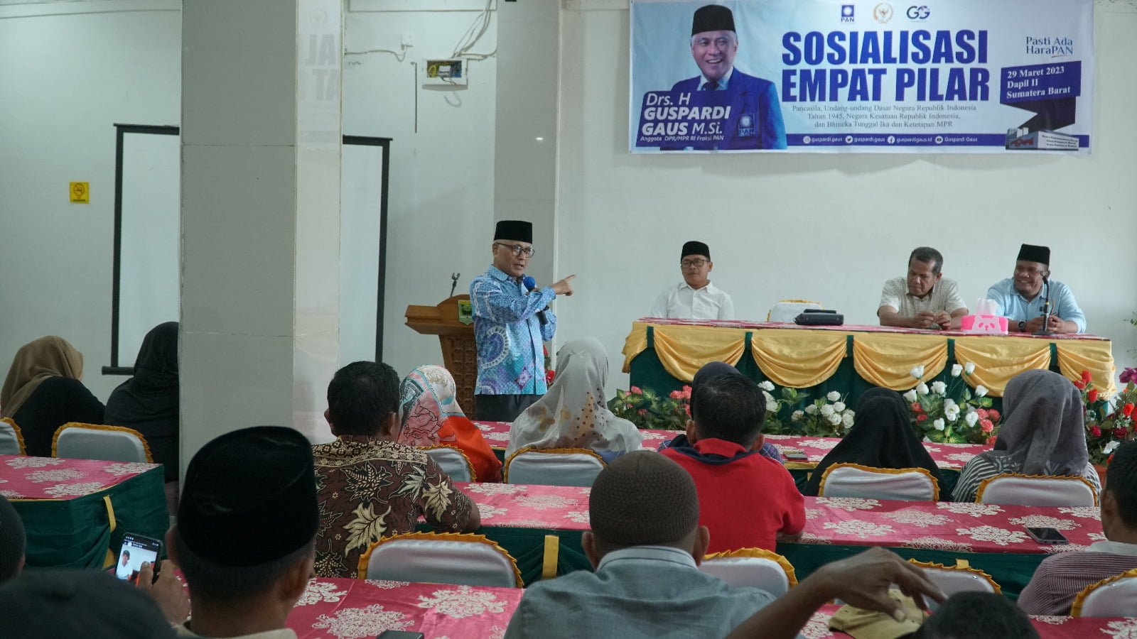 Guspardi Gaus saat menyosialisasikan empat pilar kebangsaan kepada wali nagari dan wali korong di Padang Pariaman