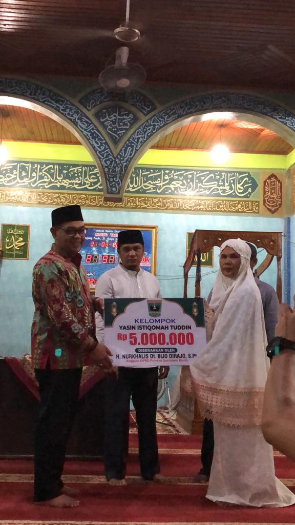 Anggota Komisi II DPRD Sumbar, Nurkhalis Dt. Bijo Dirajo saat safari Ramadan di Masjid Taslim, Nagari Tanjung Pauh, Kecamatan Pangkalan Koto Baru, Kabupaten Lima Puluh Kota