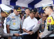 Menko PMK, Kakorlantas Polri dan Dirut Jasa Raharja Gelar  Pelepasan Mudik Balik One Way di Gerbang Tol Kalikangkung