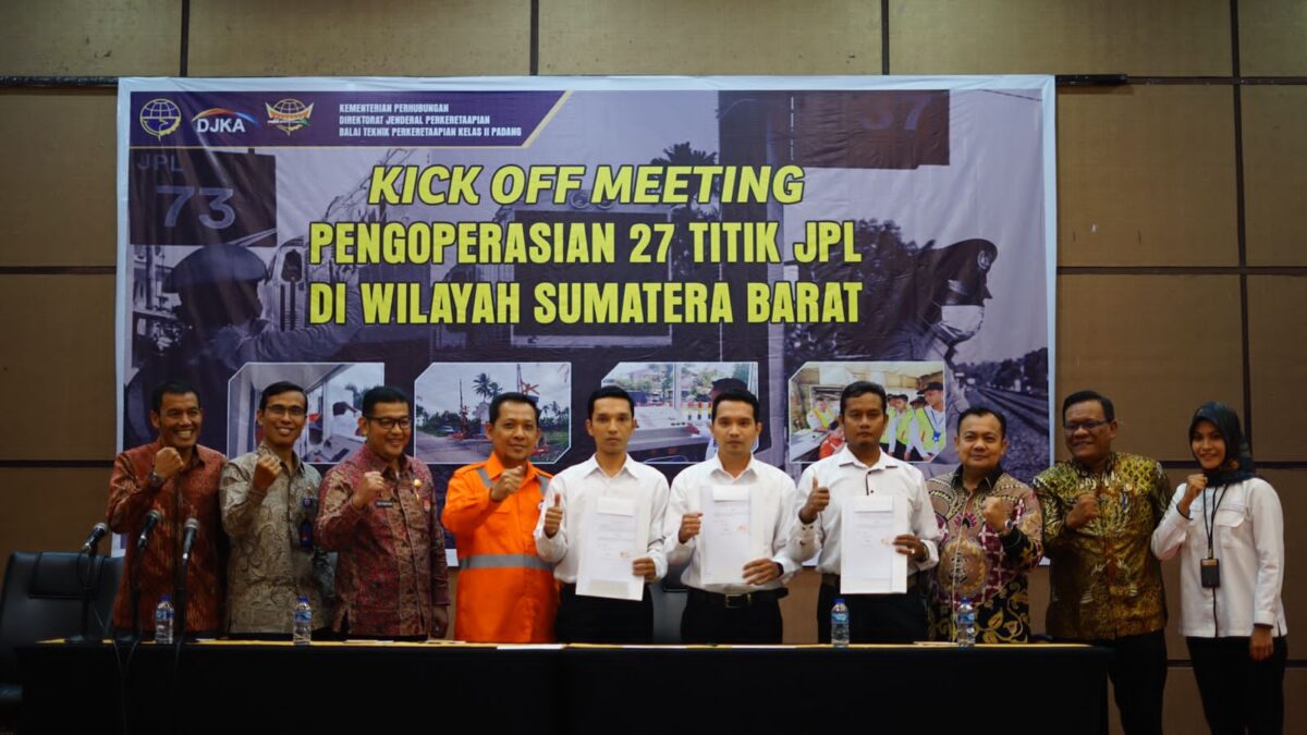 Penandatanganan kontrak secara simbolis bersama perwakilan PJL masing-masing kabupaten/kota disaksikan oleh Kepala BTP Padang, Kadishub Sumbar, Kadishub Kab. Padang Pariaman, Kadishub Kota Pariaman dan Vice President Divre II Sumbar PT KAI. IST
