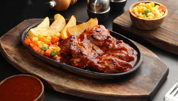 Penuhi Keinginan Pelanggan, Waroeng Steak & Shake Luncurkan Menu dengan Saus Barbeque yang Spesial