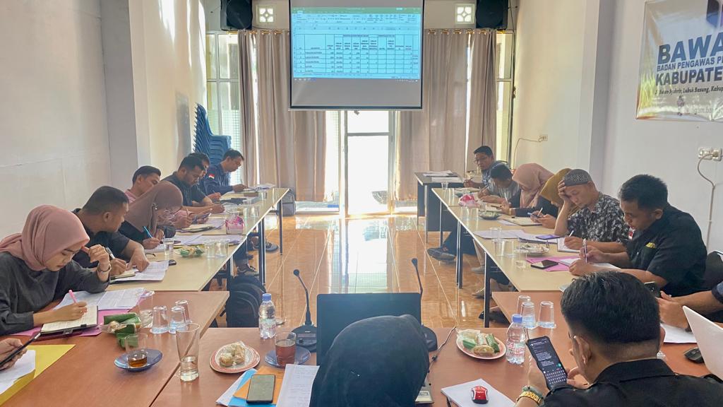 Rapat koordinasi Bawaslu Agam dengan Panwascam, Rabu (10/5). IST