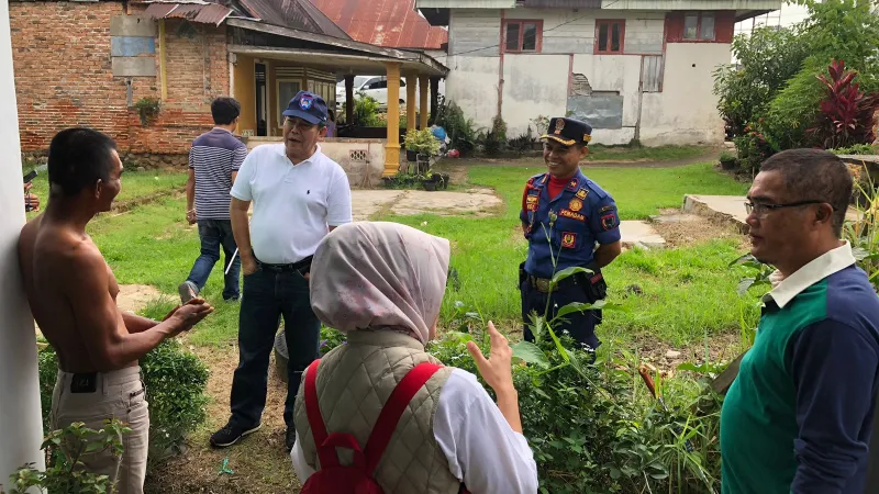 Pj Wako Payakumbuh, Rida Ananda bersama tim sapu bersih dari pemberantasan hewan liar melakukan razia di Kelurahan Payobasung. IST