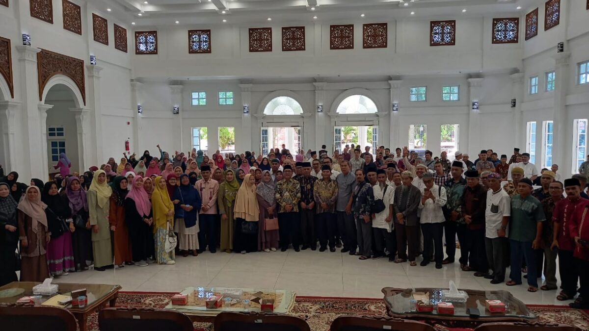 MANASIK HAJI--Acara manasik haji di Rumah Dinas Wali Kota Bukittinggi, Jumat (12/5). YUSRIL