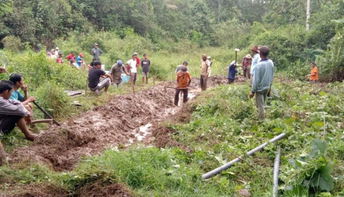 Warga Tanjung Haro Selatan Goro di Sumber Air Bukit Balimbiang
