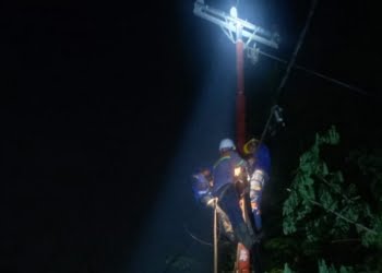 Hujan Badai Terjang Daerah Pesisir Sumbar, Ribuan Gardu Distribusi PLN Terganggu