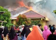 Si Jago Merah Lalap Rumah Warga di Timpeh