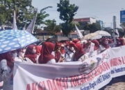 Nakes Sumbar Demo ke DPRD dan Tolak RUU Omnibus Law Kesehatan