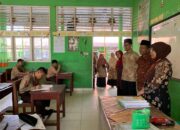 Kasubag Tata Usaha Kankemenag Padang Monitor Asesmen MTsN 4 Padang