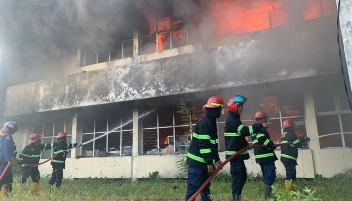 BREAKINGNEWS: Kantor Pajak Sumbar-Jambi Ludes Dilalap Si Jago Merah, Grand Basko Hotel Nyaris Terbakar