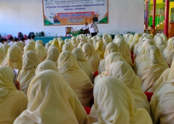 Bekali Santri Bijak Bermedsos, Pontren Kauman Gelar Sosialisasi UU ITE Bersama Polres Padang Panjang