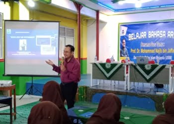 Dosen Senior USIM Malaysia Berbagi Ilmu Cara Cepat Belajar Bahasa Arab Bagi Santri Kauman Padang Panjang