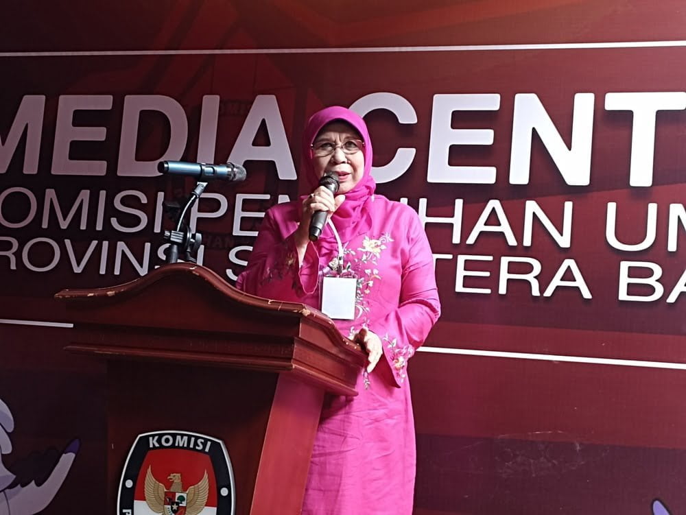 Emma Yohanna resmi mendaftar sebagai calon anggota DPD RI, Jumat (12/5). FARDIANTO