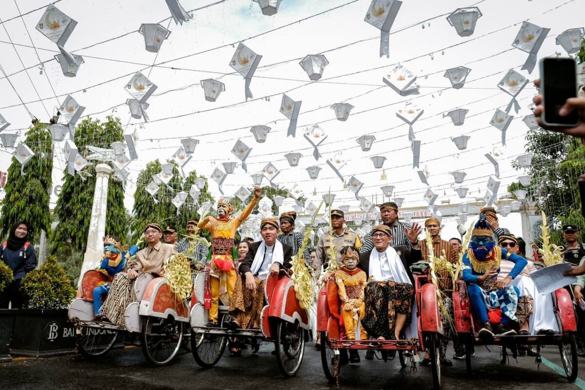 Parade Budaya Kota Solok sebagai salah satu daya tarik wisatawan pada libur lebaran kemarin. IST