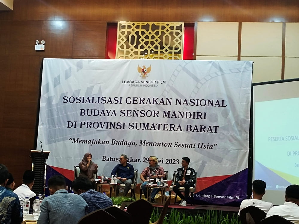 Kegiatan sosialisasi BSM bersama pengurus LSF di Ballroom Emersia Hotel Batusangkar, Senin (29/5). REZKY