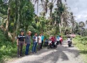 Gotong Royong Bersama Warga, Wali Nagari Kuranji Hulu Tinjau Jalan Rusak di Korong Kalawi