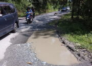 Warga Keluhkan Jalan Payakumbuh-Sitangkai Rusak Parah