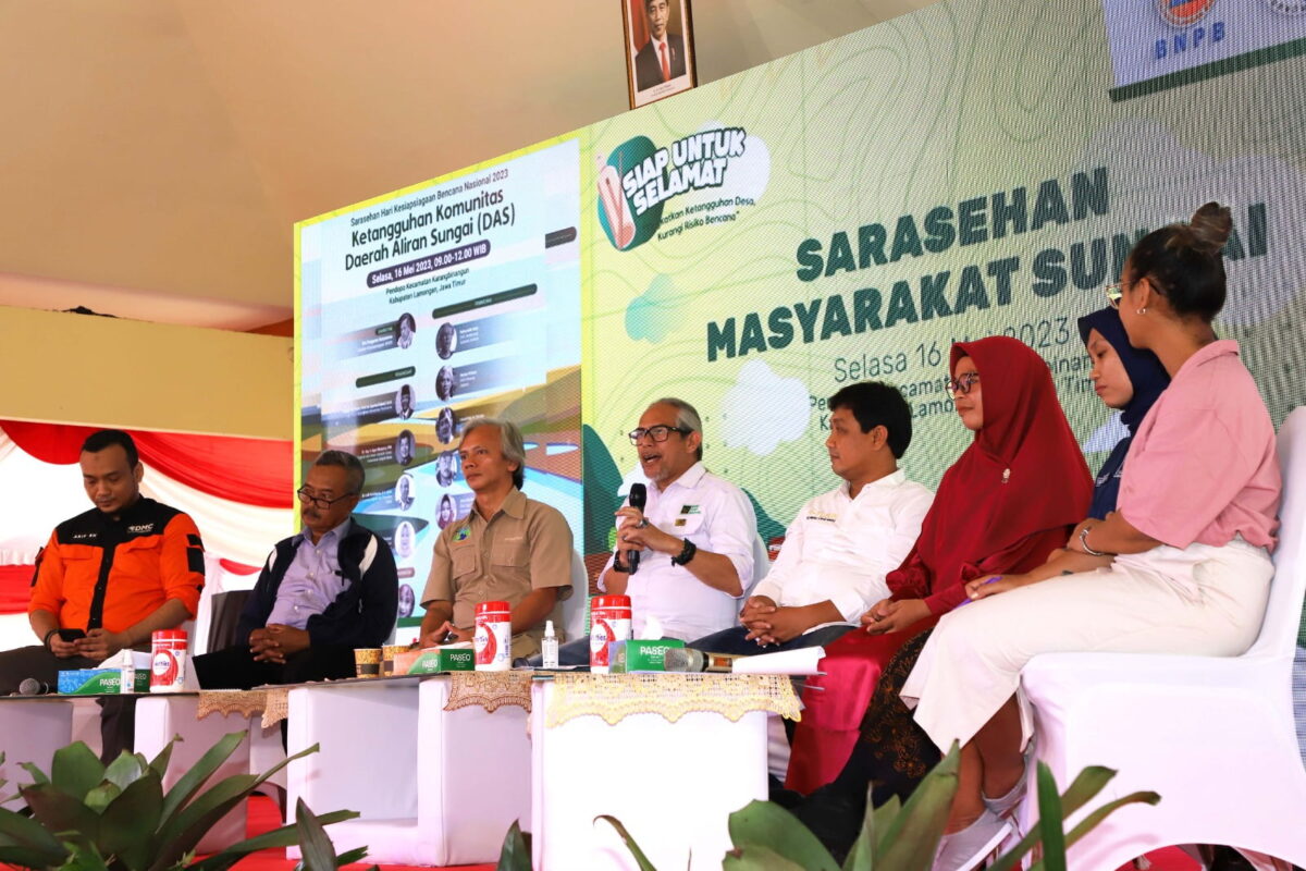 Suasana saat berlangsungnya saresehan