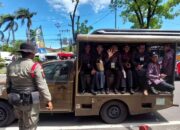 Personil Satpol PP Padang Ikut Bantu Transportasi Peserta PENAS Tani Nelayan XVI 2023