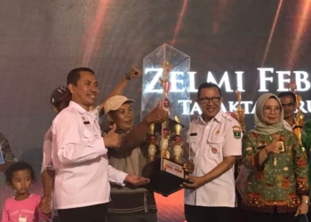 Hanya Ada di Sumbar, Ayam Kukuk Balenggek Gemparkan Arena PENAS Tani XVI Padang