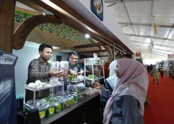 Produk Minuman dan Kesehatan Karya Siswa SMTI Padang Diburu Pengunjung PENAS Tani XVI