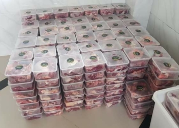 Keren! Gunakan Box Plastik, Pembagian Daging Kurban di Mushalla Ini Patut Dicontoh