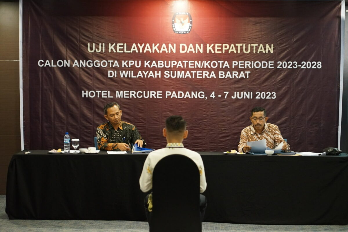 KPU Sumbar melakukan uji kelayakan dan kepatutan calon KPU kabupaten dan kota. IST
