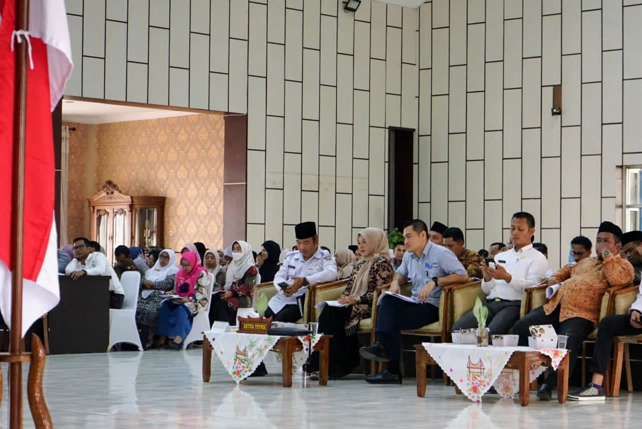 Suasana rapat Pemkab Solsel bersama unsur Forkopimda dan instansi lainnya di Aula Sarantau Sasurambi, Rabu (7/6). Dalam rapat itu dibahas terkait persiapan penyelenggaraan MTQ Nasional Ke-40 Tingkat Sumatera Barat. IST